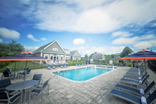 The East Island Reserve Hotel - photo 46