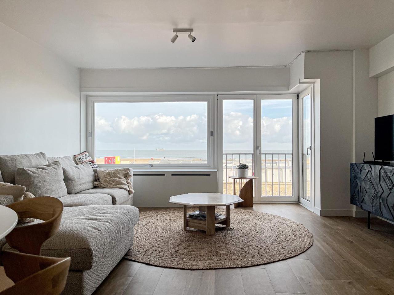 Seaview Heist: 3 Bedroom Flat by the Beach — 4-Star Luxury Hotel in Knokke-Heist, Belgium