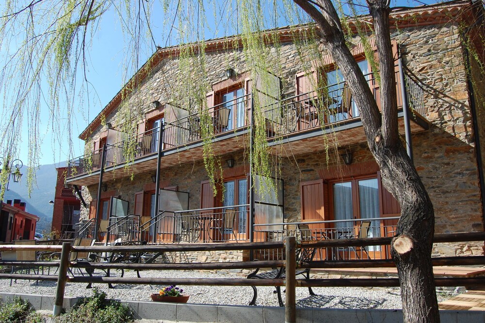 Apartaments Turistics Cal Ferrer — hotel in Fogars De Montclus