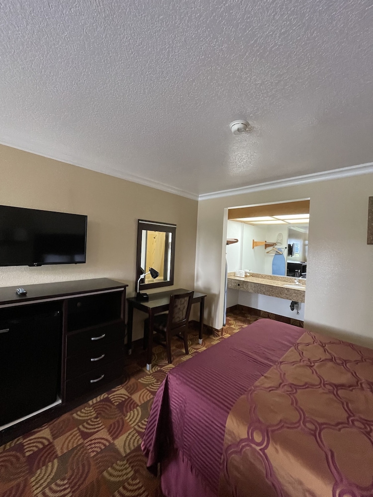 Chino Motel - photo 15