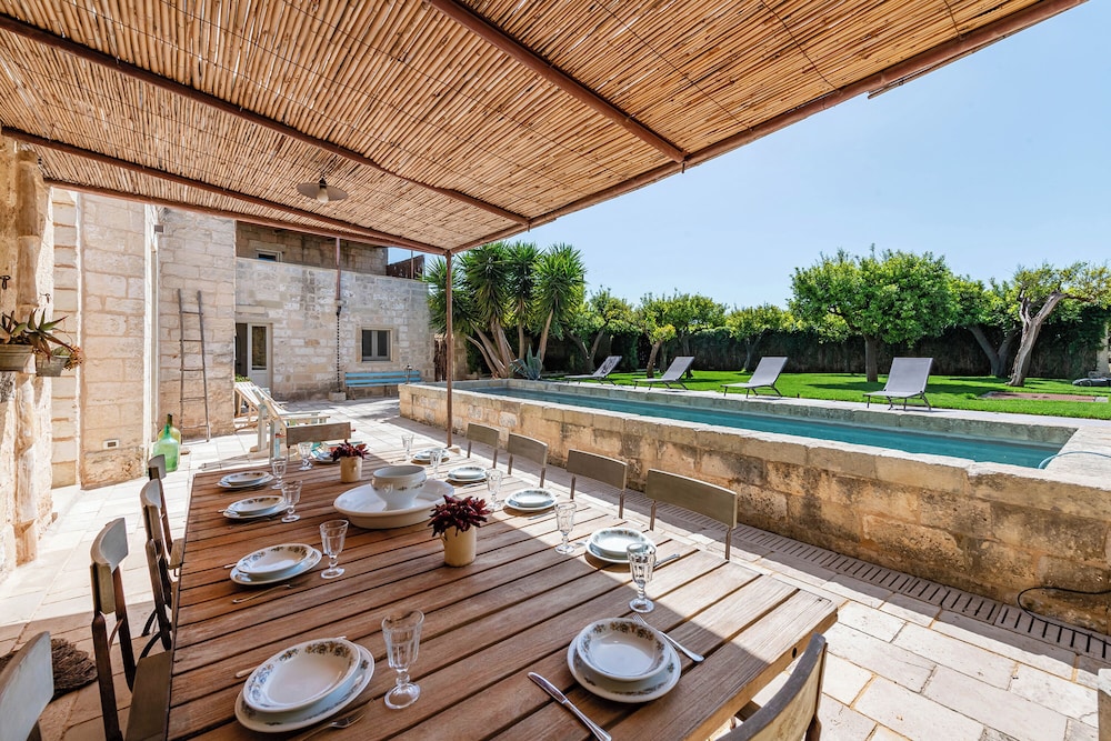 Antica Dimora Giardini Segreti — 4-Star Luxury Hotel in Giuggianello, Italy