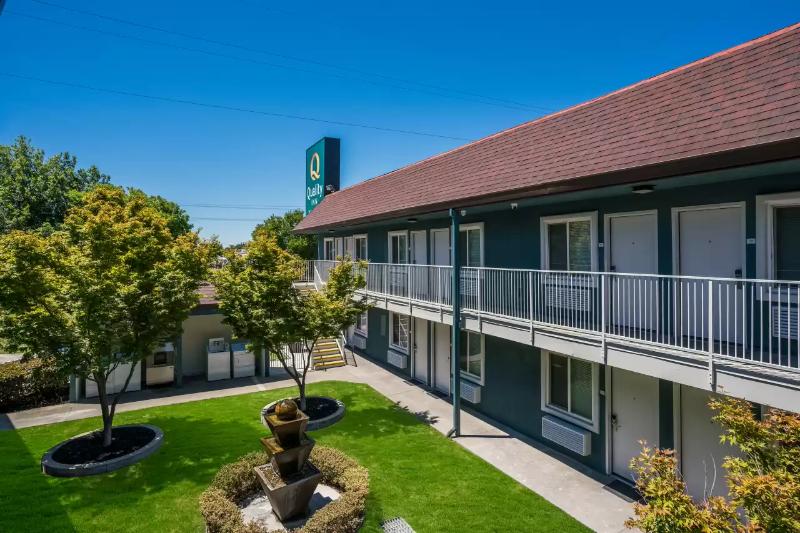 Quality Inn Elk Grove Sacramento - photo 3