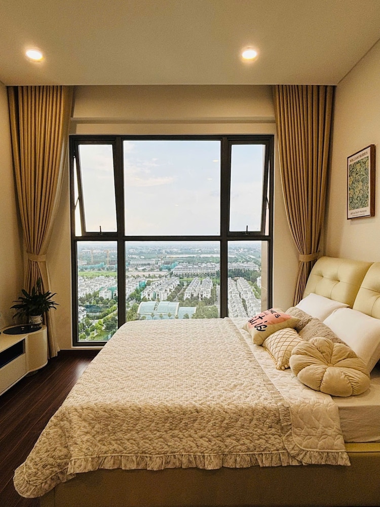 Lake View Homestay Masteri Oceanpark — 4-Star Luxury Hotel in Hanoi, Vietnam