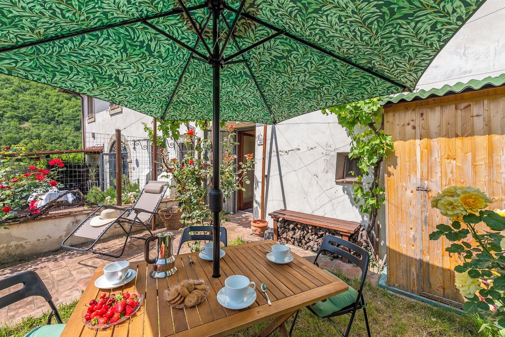 Cozy Trekking Home La Via degli Dei — 4-Star Luxury Hotel in Vaglia, Italy