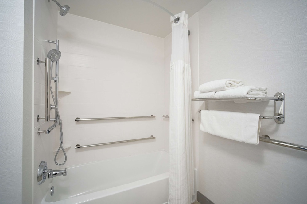 Hilton Garden Inn Evansville - photo 31