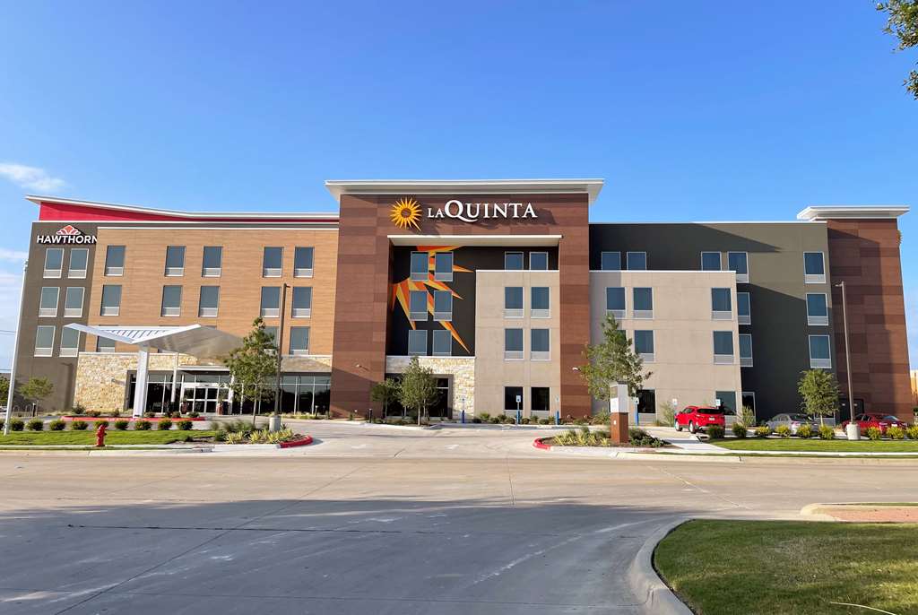 La Quinta Inn & Suites By Wyndham Pflugerville - carbon neutral hotel in Pflugerville