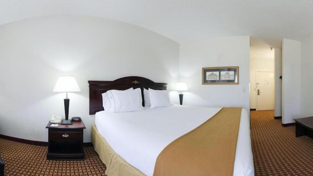 Holiday Inn Express Clanton by IHG - photo 12