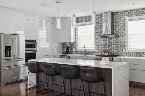 Luxury 4BR home 7 mins to US Capital Rooftop deck in Washington Free Parking — 4-Star Luxury Hotel in Washington, United States