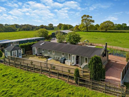 2 Bed in Hough 93266 — hotel in Crewe