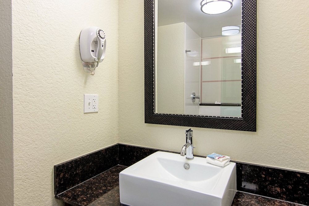 Red Roof Inn Locust Grove - photo 17