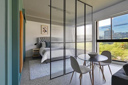 Lily Modern city apt with views — 4-Star Luxury Hotel in Cape Town, South Africa