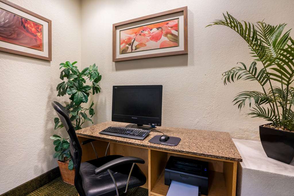 La Quinta Inn & Suites by Wyndham Seattle Sea Tac Airport - photo 28