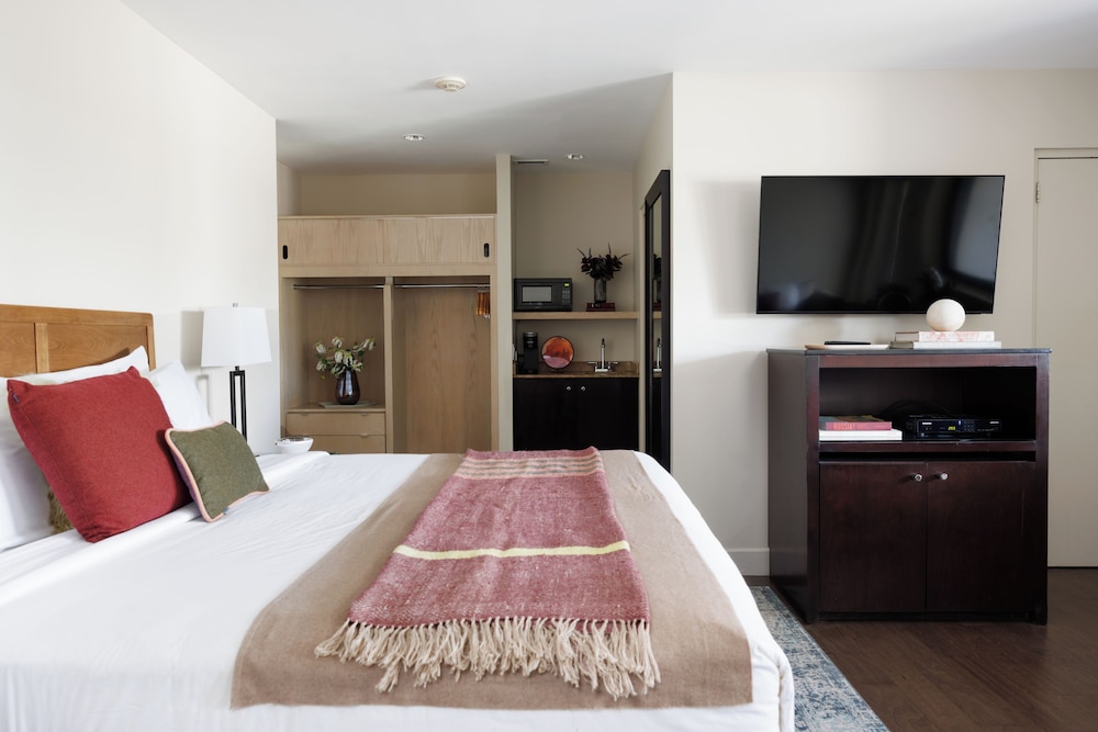 The Andrew Hotel - photo 13
