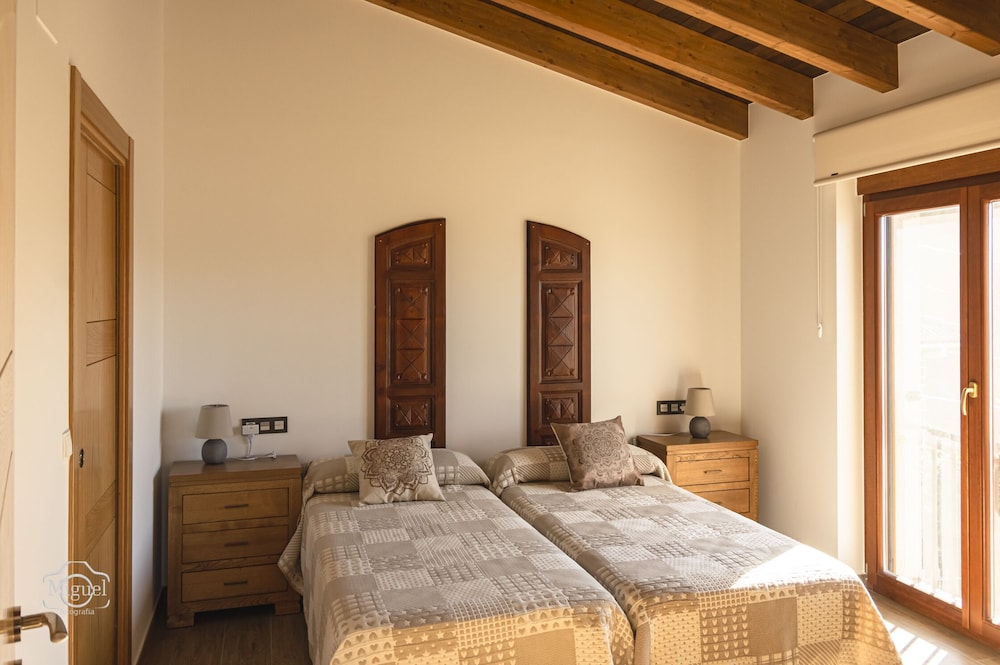 Casa Rural La Tahona — 4-Star Luxury Hotel in Fermoselle, Spain