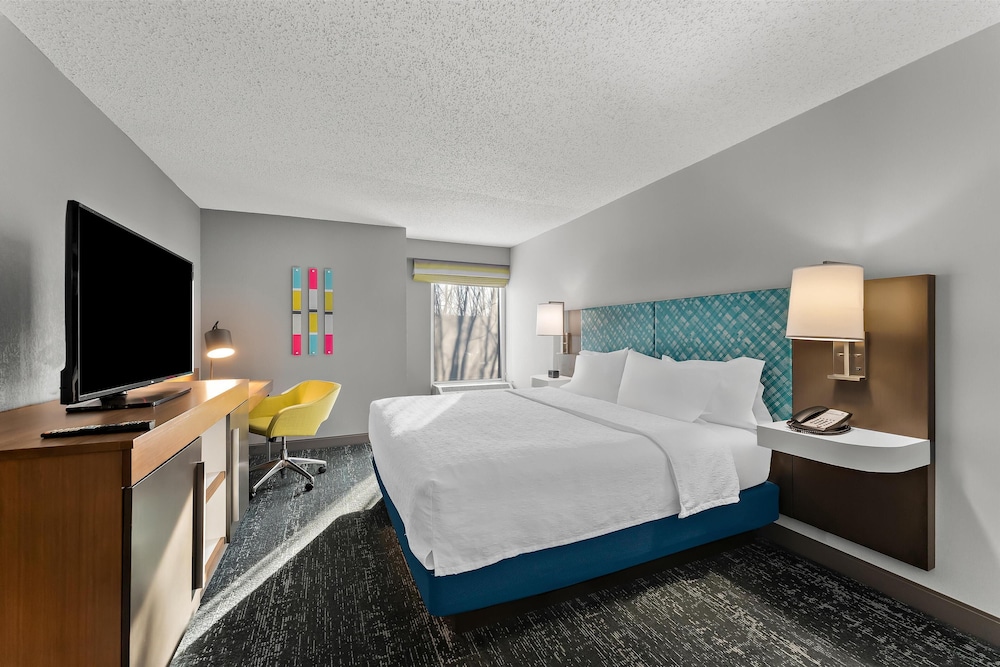 Hampton Inn & Suites Newtown - photo 57