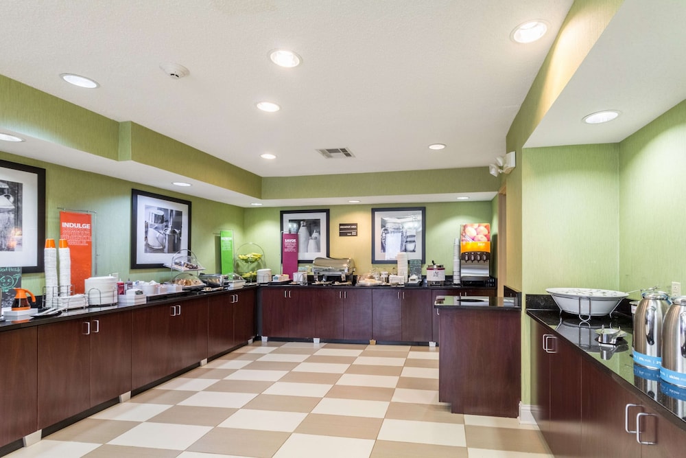Hampton Inn Jackson Pearl International Airport - photo 32