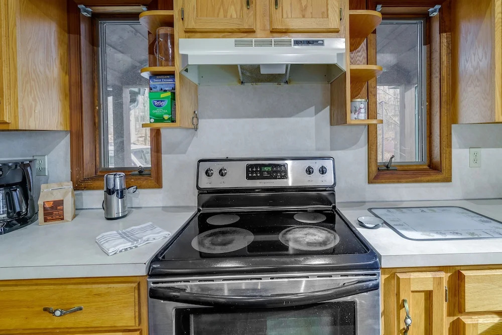 Lovely Poconos Cabin with Resort Amenities - photo 21