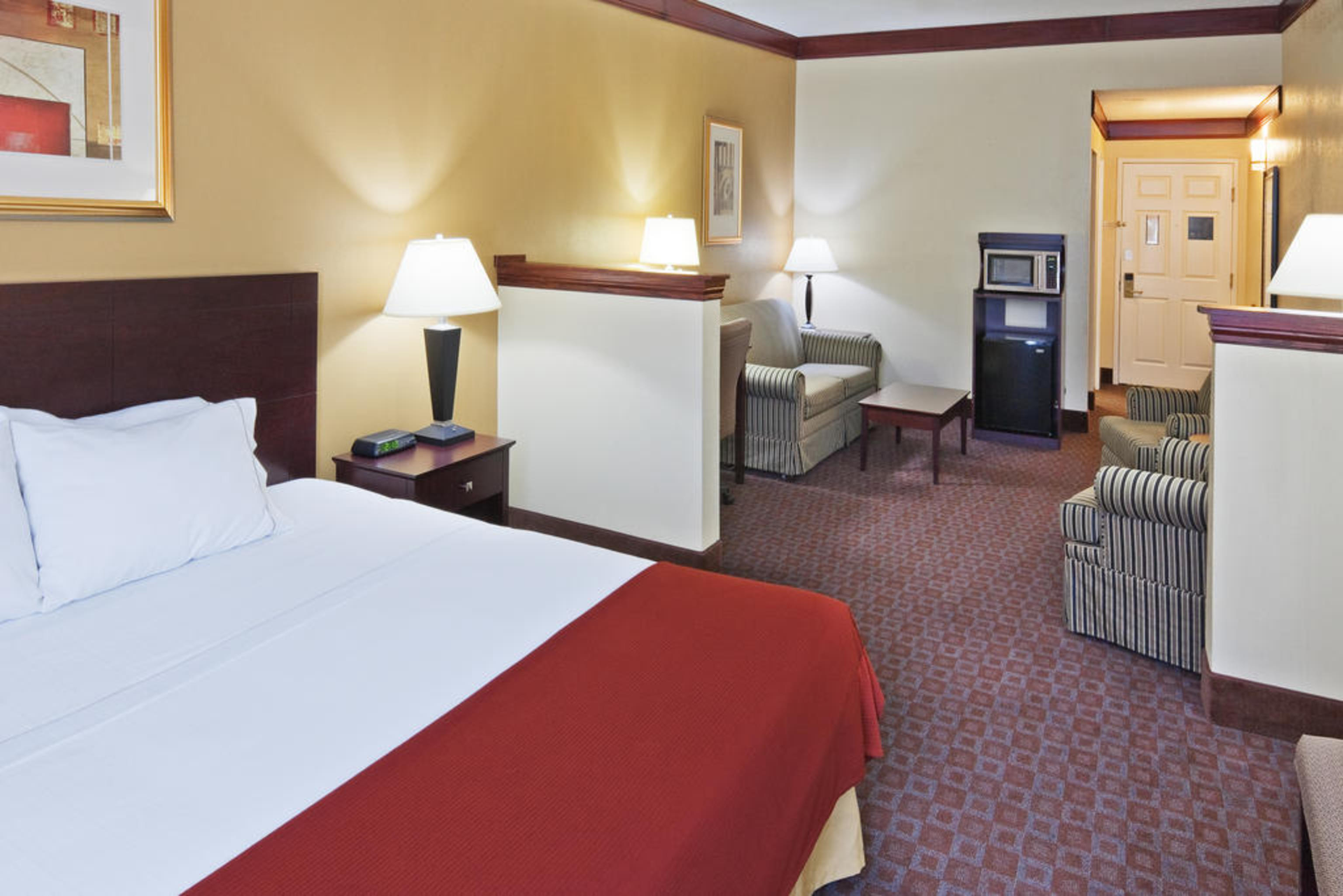 Days Inn & Suites by Wyndham Tahlequah - photo 7
