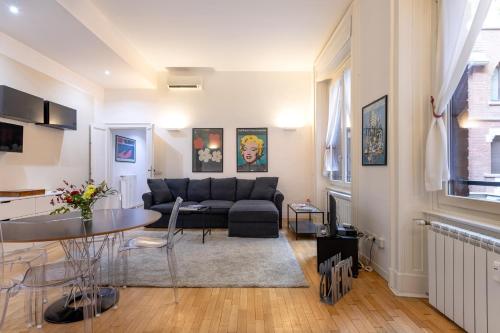CO99 Modern two bedrooms apartment in Castello Cova — 4-Star Luxury Hotel in Milan, Italy