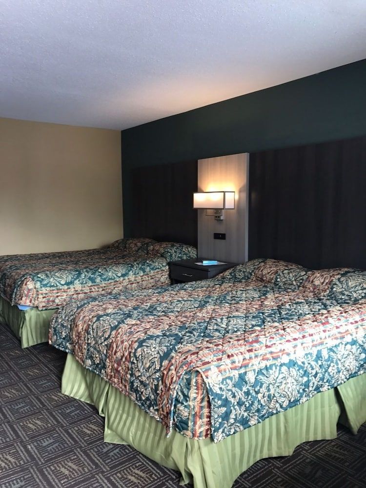 Red Carpet Inn Orchard Park Buffalo NY - photo 6