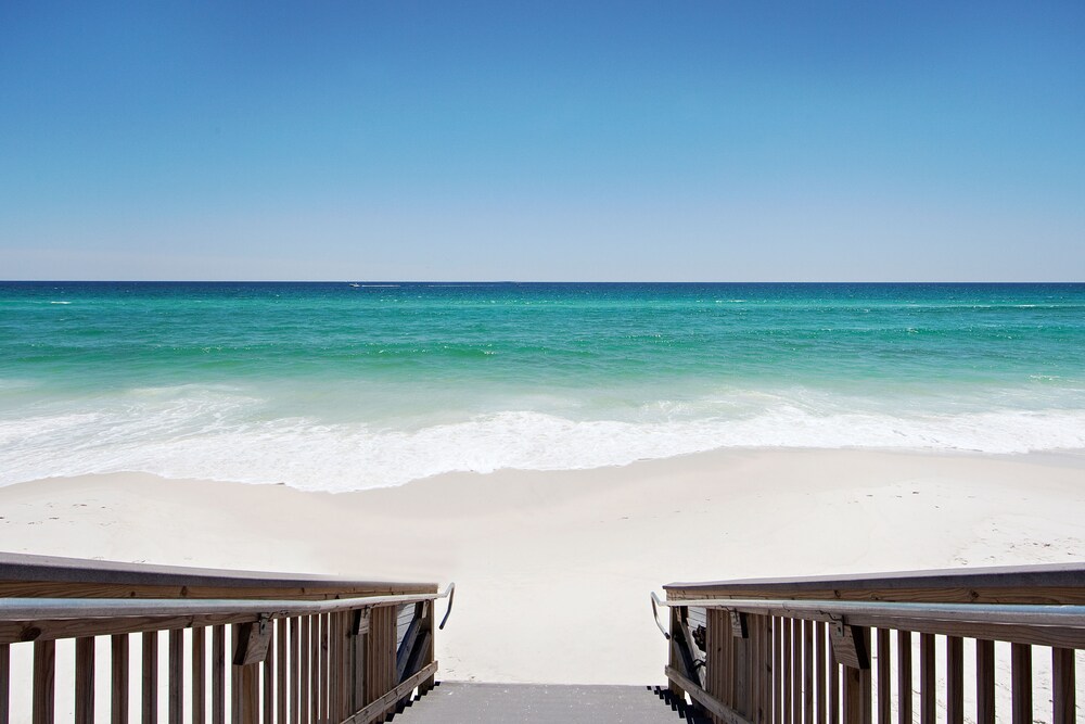 Holiday Surf and Racquet Club - photo 50