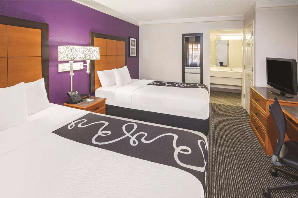 Howard Johnson by Wyndham Sacramento Downtown - photo 19