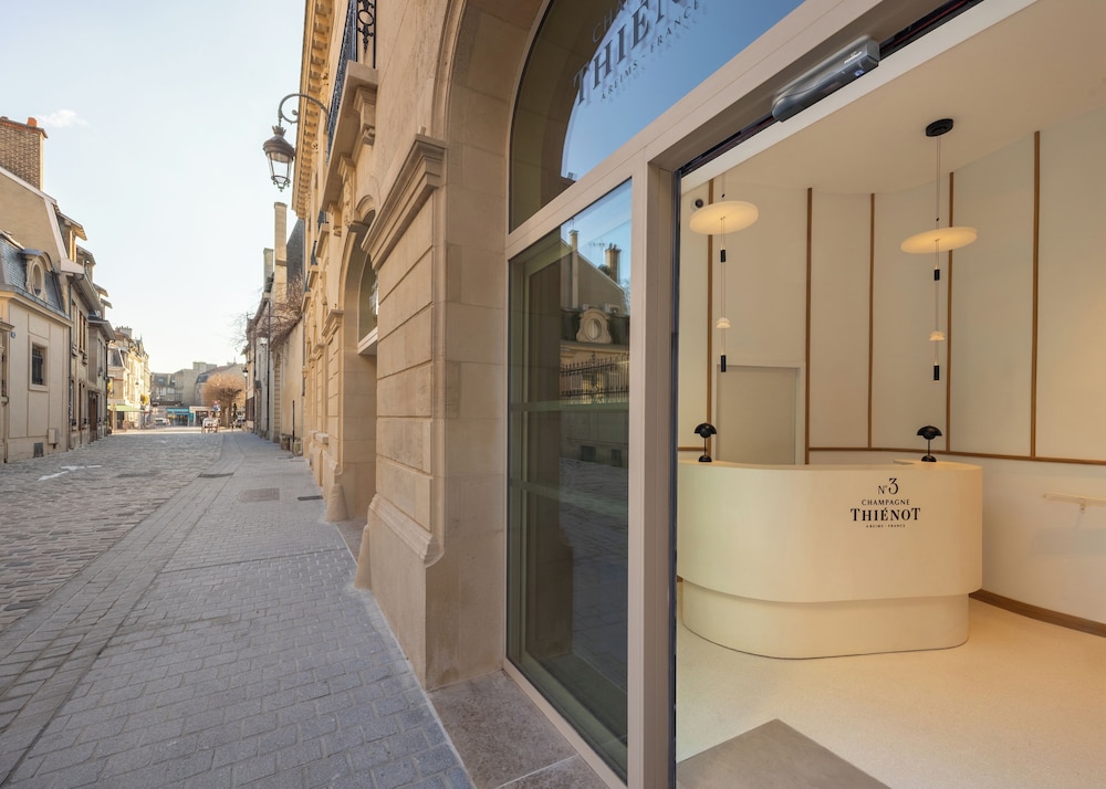 Le 3 Par Champagne Thienot — Reims