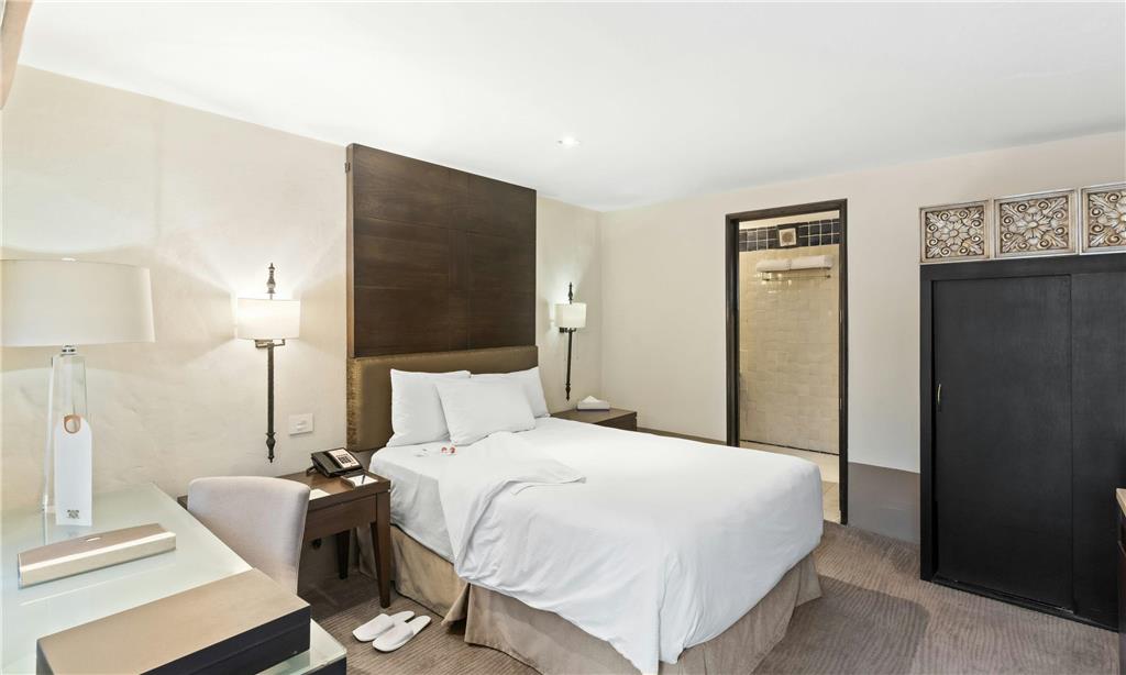 Novicia Suite queen