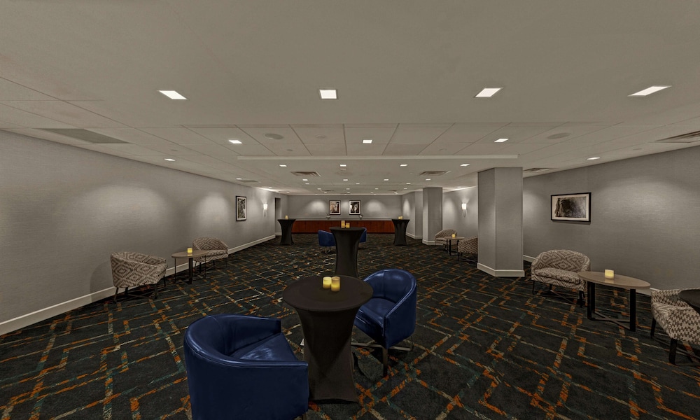 Embassy Suites by Hilton Oklahoma City Will Rogers Airport - photo 35