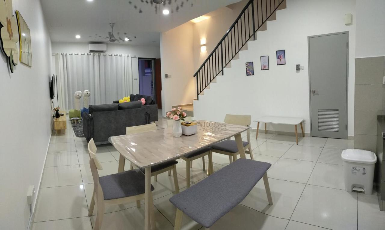 Four Leaf Clover Residence @ Crest Mount Austin JB — 4-Star Luxury Hotel in Johor Bahru, Malaysia