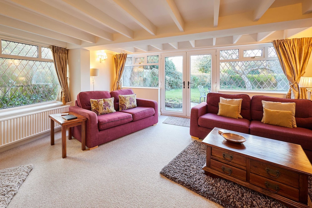 Host Stay Ailsa Cottage