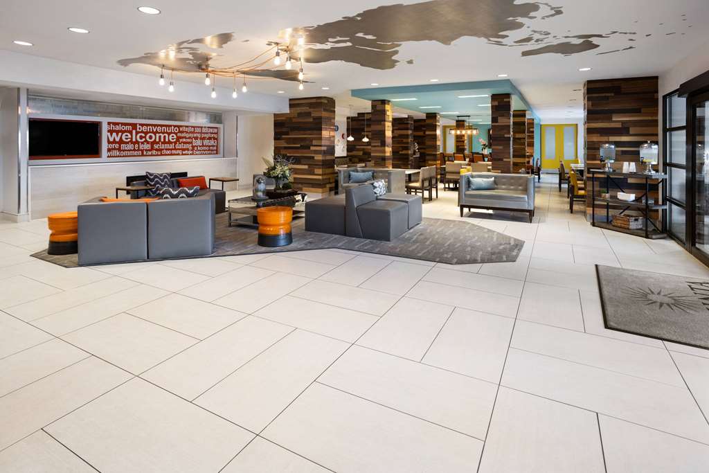 La Quinta Inn & Suites by Wyndham Atlanta Airport North - photo 6