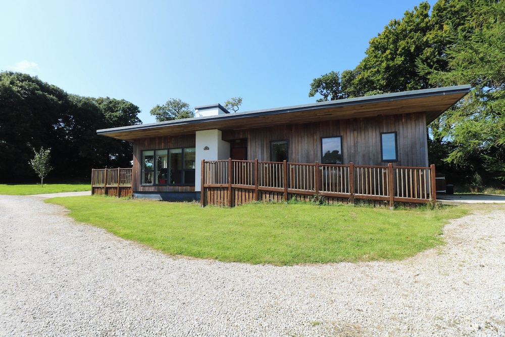 Elm - carbon neutral hotel in Truro