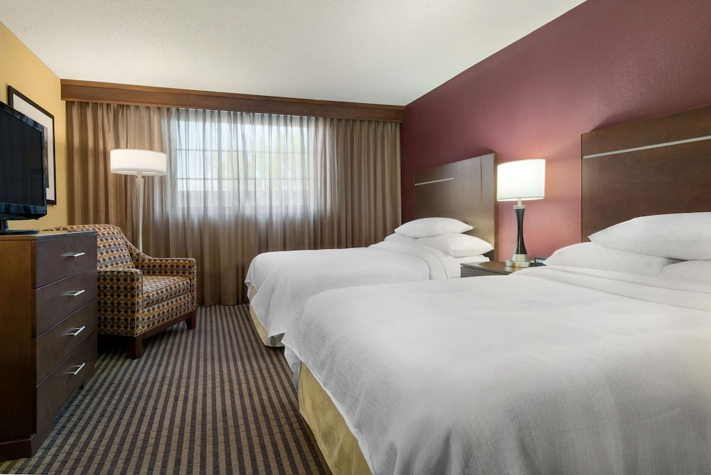Embassy Suites Hotel Des Moines Downtown - photo 12