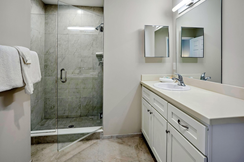 Madeira Bay Resort I 1408 in Saint Pete Beach, United States