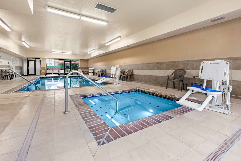 Hampton Inn & Suites Burlington - photo 23