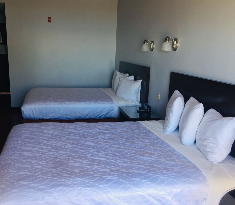 Blue Bay Inn & Suites - photo 17