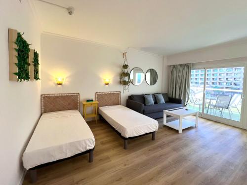 Pyr Beach And Pool Studio I - last minute hotel in Fuengirola