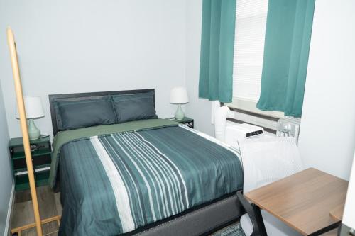 Emerald Room at Brighton Beach 2Min Walk to Ocean n Subway Chic Stay in Brooklyn, United States