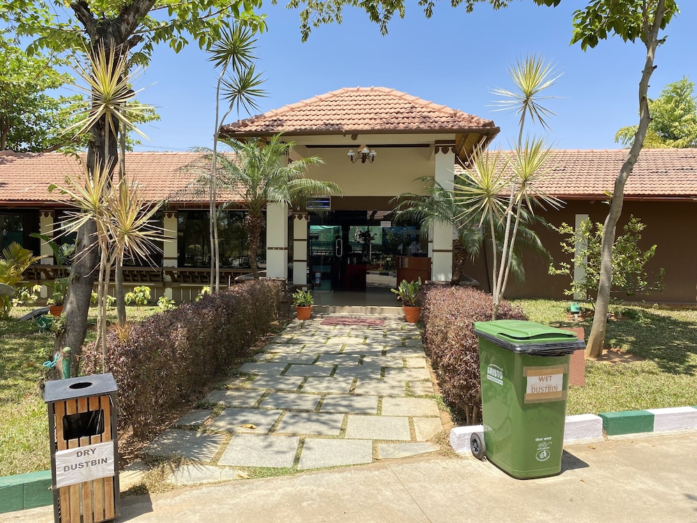 Golden Amoon Resort — 4-Star Luxury Hotel in Hoskote, India