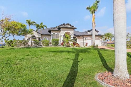 Villa Tauro Gulf access pool home — 4-Star Luxury Hotel in Cape Coral, United States