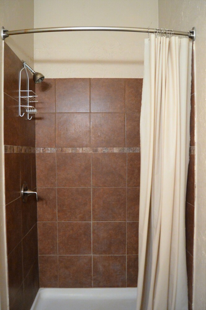 Holly Inn Suites - photo 31