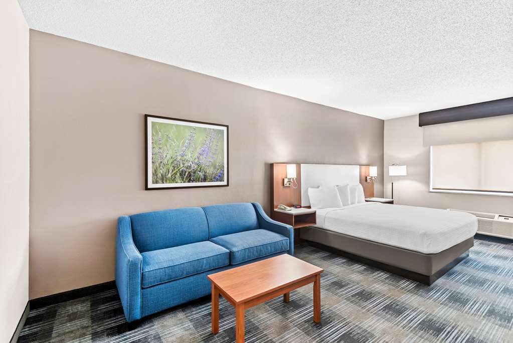 Best Western Ottumwa Inn & Suites - photo 17
