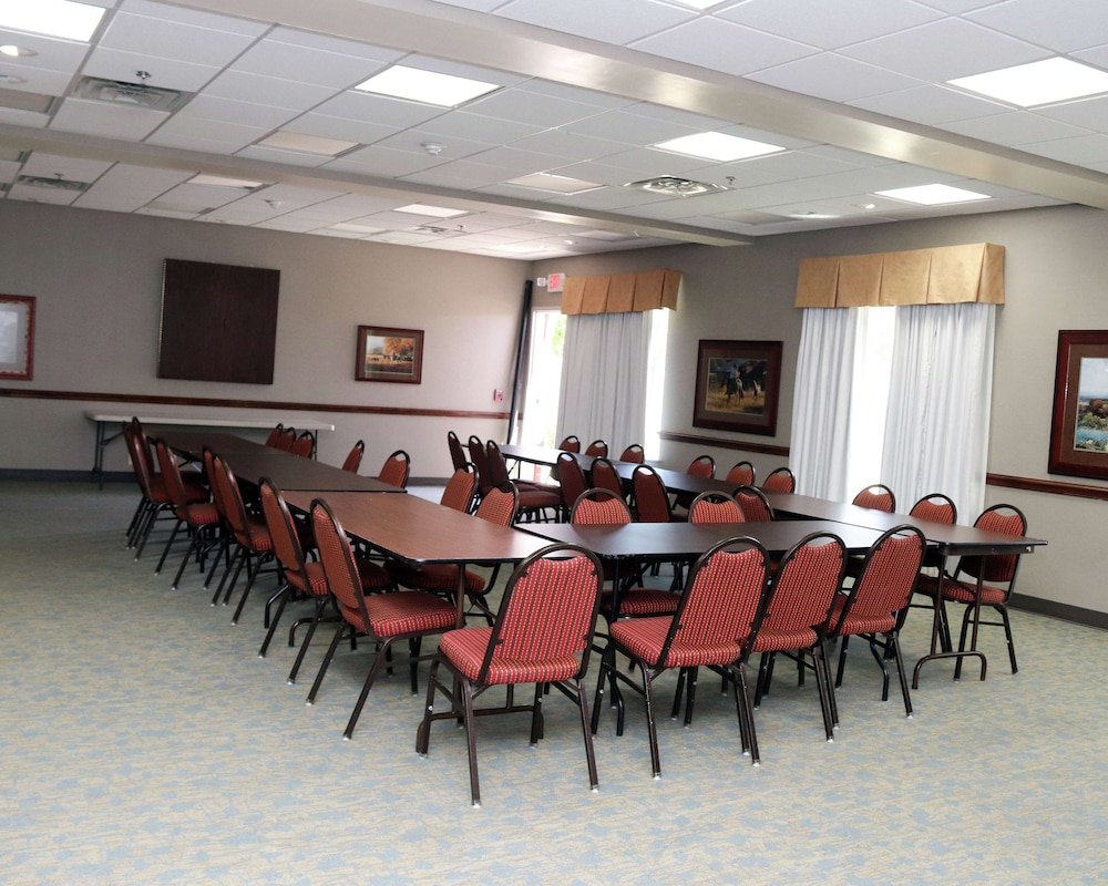Hampton Inn & Suites Stephenville - photo 27