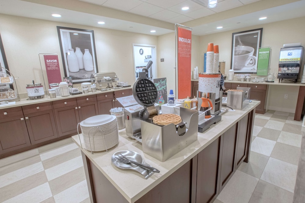 Hampton Inn by Hilton Amesbury - photo 37