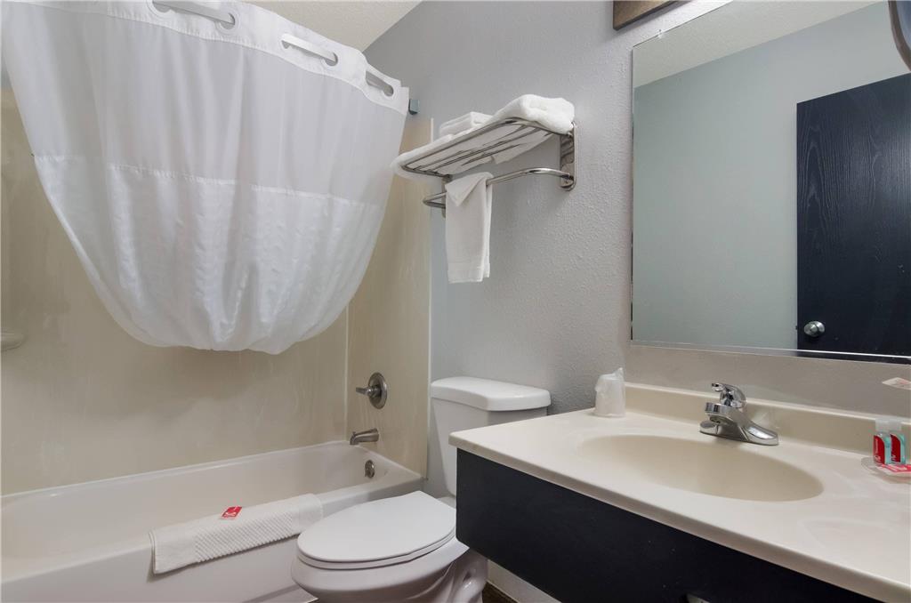 Econo Lodge Scottsbluff NE - photo 17