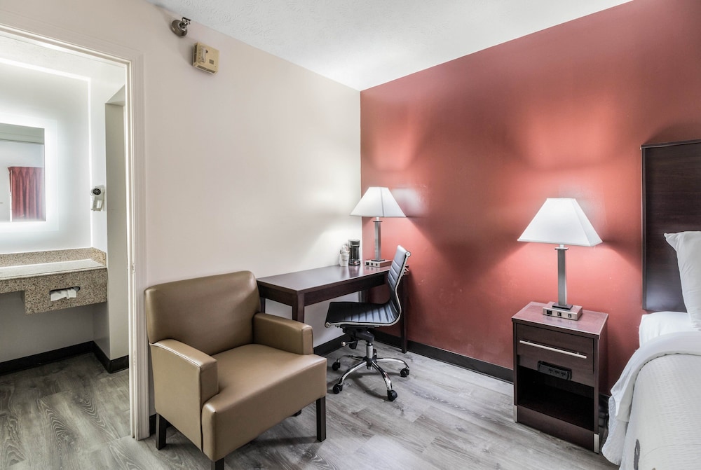 Red Roof Inn Cadiz - photo 10