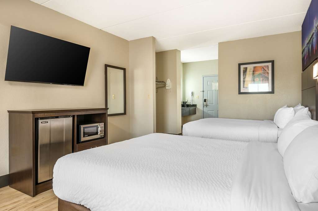 Clarion Pointe Louisville East - photo 25