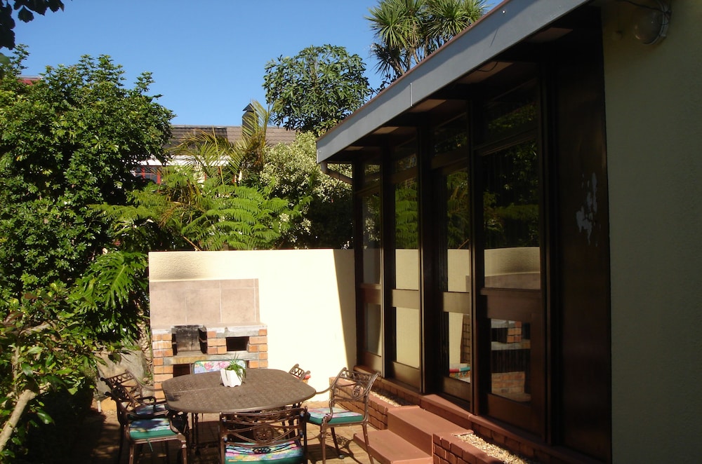 Ascot Gardens Self Catering - last minute hotel in Cape Town