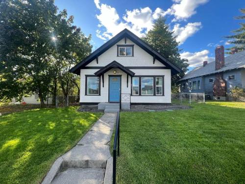 Renovated 3bd 1bth Home in North Spokane Near DT — 4-Star Luxury Hotel in Spokane, United States